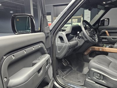 LAND ROVER DEFENDER - 10