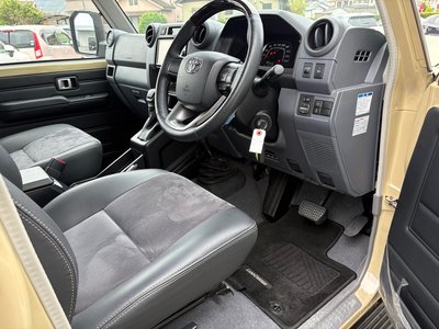 TOYOTA LAND CRUISER - 7