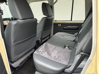 TOYOTA LAND CRUISER - 10