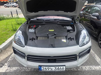 صورة 8 لـ 2023 Porsche CAYENNE