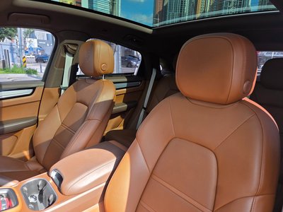 صورة 10 لـ 2023 Porsche CAYENNE