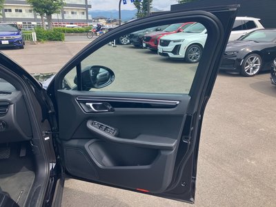 PORSCHE MACAN - 9