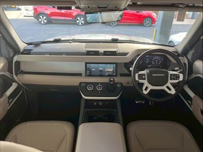 LAND ROVER DEFENDER - 4