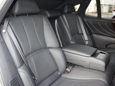 2021 Lexus LS — миниатюра 16