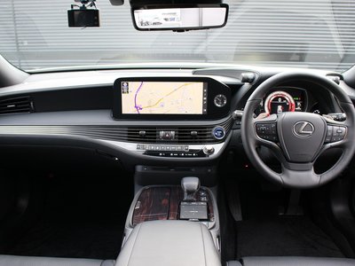 2021 Lexus LS — миниатюра 17