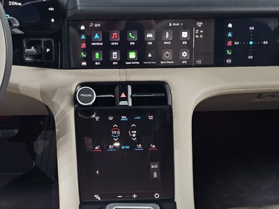 2021 Porsche TAYCAN — миниатюра 25