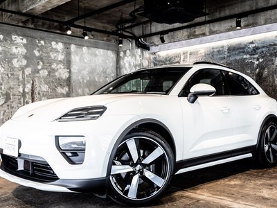 PORSCHE MACAN - 8