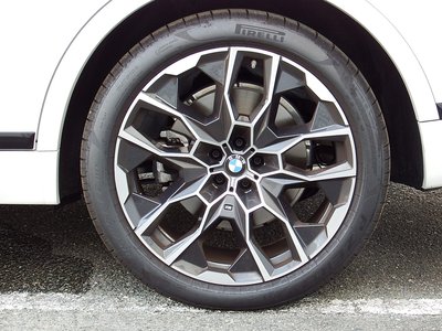 2026 BMW X7 thumbnail 14