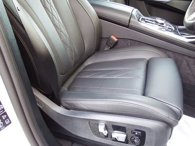 2026 BMW X7 thumbnail 29