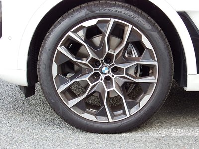 2026 BMW X7 thumbnail 13