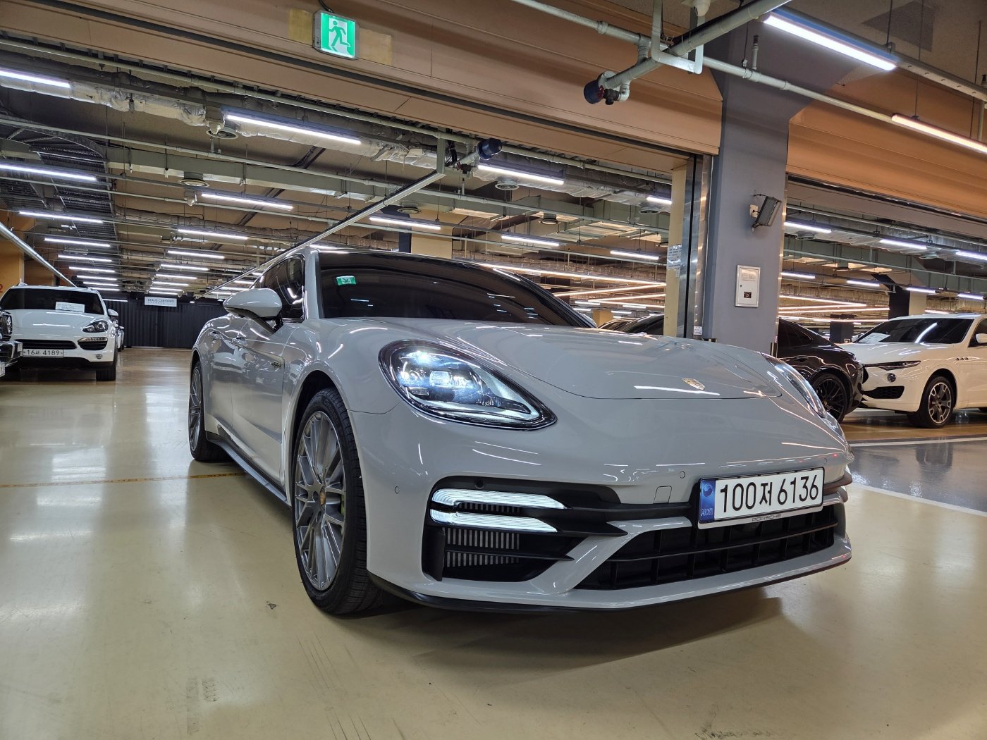 PORSCHE PANAMERA - View 1
