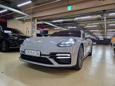 PORSCHE PANAMERA - 4