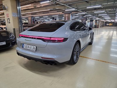 PORSCHE PANAMERA - 3