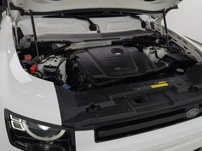 LAND ROVER DEFENDER - 7