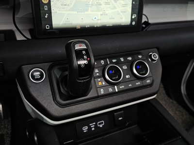 LAND ROVER DEFENDER - 9