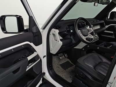 LAND ROVER DEFENDER - 10