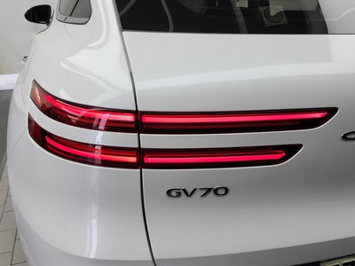 صورة 10 لـ 2025 Genesis GV70