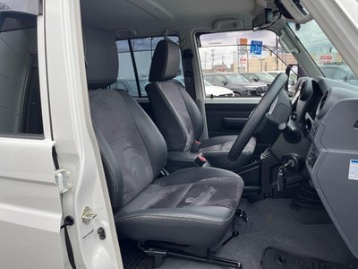 TOYOTA LAND CRUISER 70 - 8
