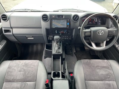 TOYOTA LAND CRUISER 70 - 2