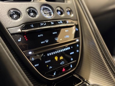2019 Aston Martin DBS SUPERLEGGERA 照片 16