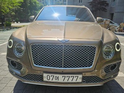 BENTLEY BENTAYGA - 1