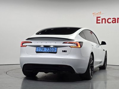 TESLA MODEL 3 - 4