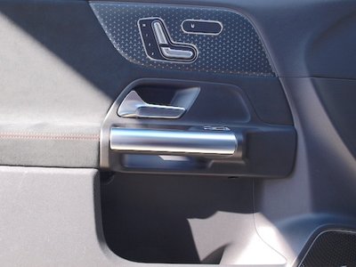 MERCEDES-BENZ EQA - 6