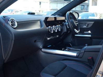 MERCEDES-BENZ EQA - 7