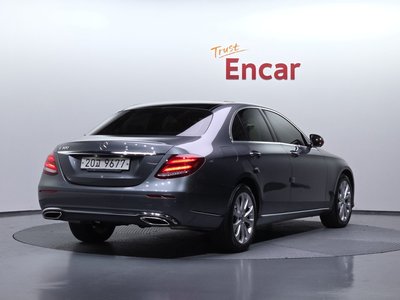 MERCEDES-BENZ E-CLASS - 4
