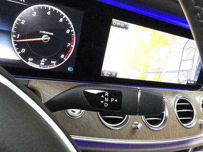 MERCEDES-BENZ E-CLASS - 9