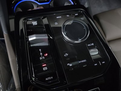2025 BMW 5 SERIES — миниатюра 12
