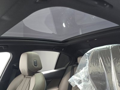 2025 BMW 5 SERIES — миниатюра 21
