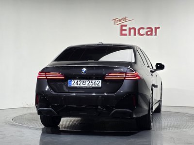 2025 BMW 5 SERIES photo 4