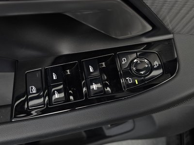 2025 BMW 5 SERIES — миниатюра 26