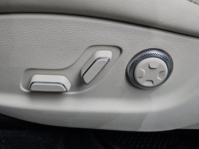 2022 Genesis GV80 thumbnail 35