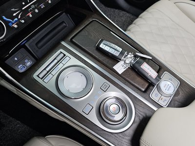 2022 Genesis GV80 thumbnail 12