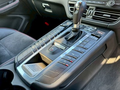 PORSCHE MACAN - 9