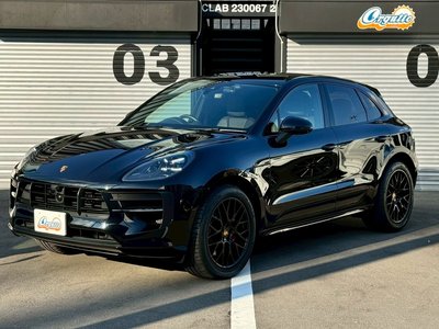 PORSCHE MACAN - 1