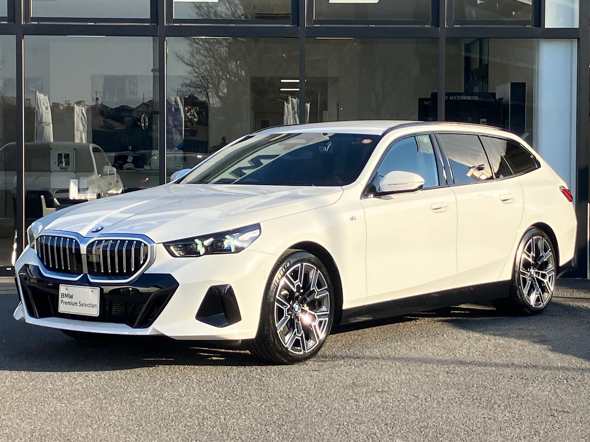 BMW 5 SERIES TOURING - View 1