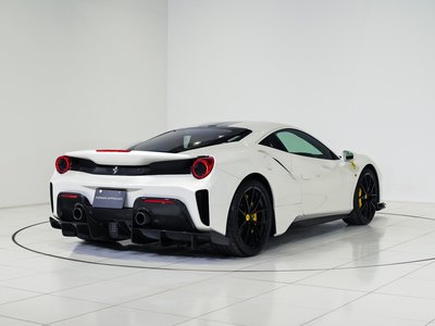 FERRARI 488 PISTA - 8