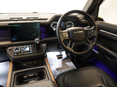 LAND ROVER DEFENDER - 9