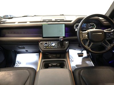 LAND ROVER DEFENDER - 7