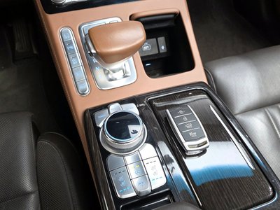 صورة 9 لـ 2019 Genesis G90