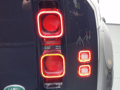 LAND ROVER DEFENDER - 10