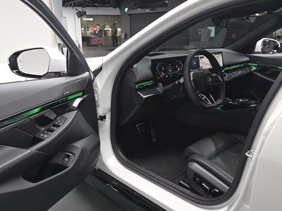 2025 BMW 5 SERIES 缩略图 13