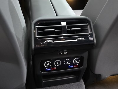 2025 BMW 5 SERIES 缩略图 34