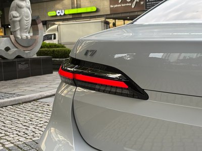 صورة 4 لـ 2023 BMW I7