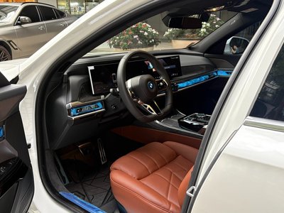 صورة 8 لـ 2023 BMW I7