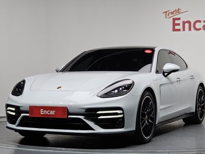 PORSCHE PANAMERA - 1