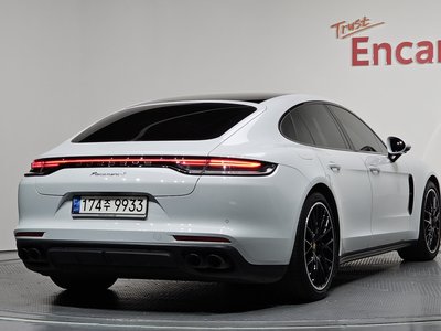 PORSCHE PANAMERA - 4